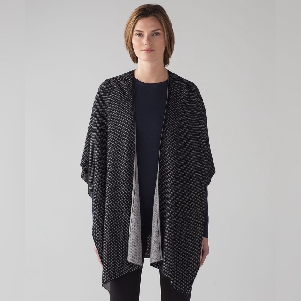 lululemon athletica Black and Gray Reversible Knit Wrap Poncho Style Cardigan